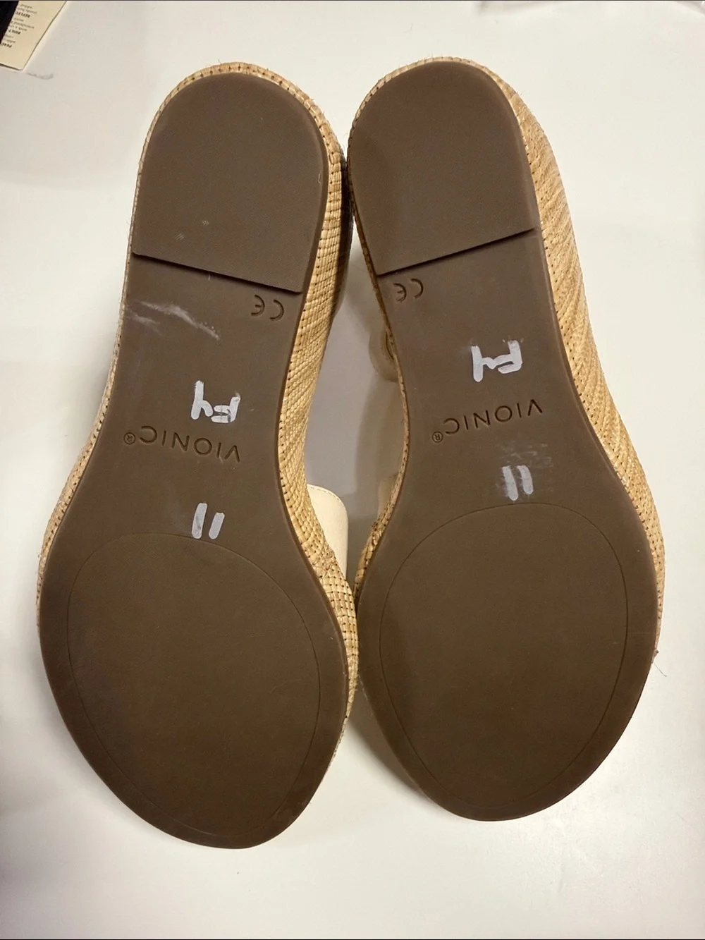 Vionic Women's Size 11 Cream Leather Marina Wedge Sandals